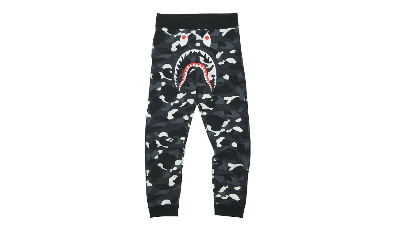 BAPE Ultimate City Camo
Shark Sweatpants Black/Glow