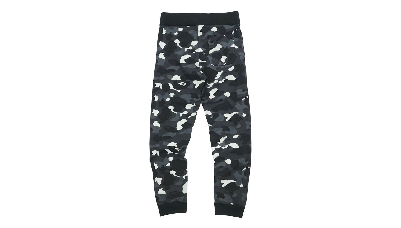 BAPE Ultimate City Camo
Shark Sweatpants Black/Glow