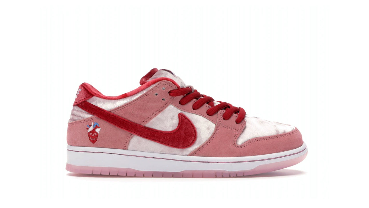 Nike SB Dunk Low
StrangeLove Skateboards (Regular Box)